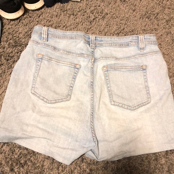 Demon size 12 St Johns Bay shorts - Picture 2 of 3
